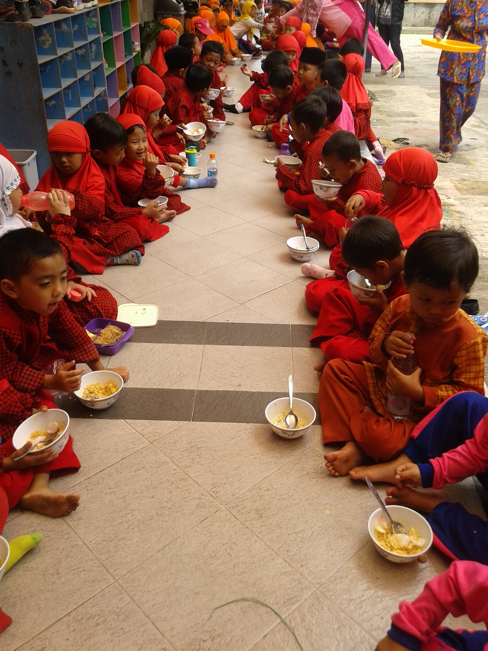Makan Bersama Ceria di RA Al Hidayah